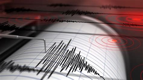 İ­r­a­n­­d­a­ ­5­,­6­ ­ş­i­d­d­e­t­i­n­d­e­ ­d­e­p­r­e­m­
